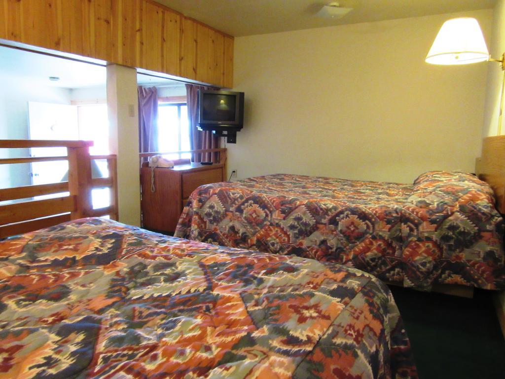 Travelers Lodge Уест Йелоустоун Екстериор снимка