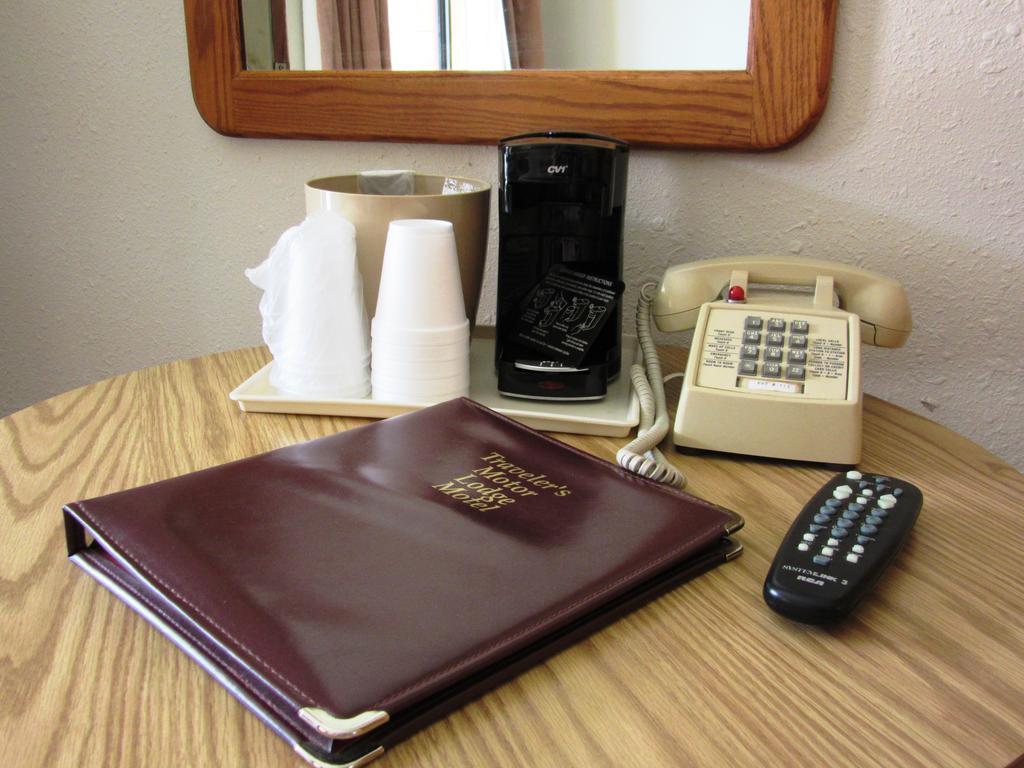 Travelers Lodge Уест Йелоустоун Стая снимка