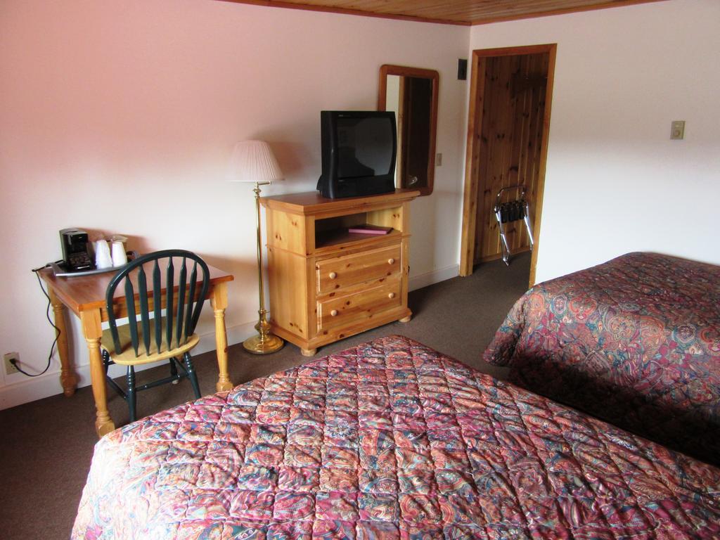 Travelers Lodge Уест Йелоустоун Стая снимка