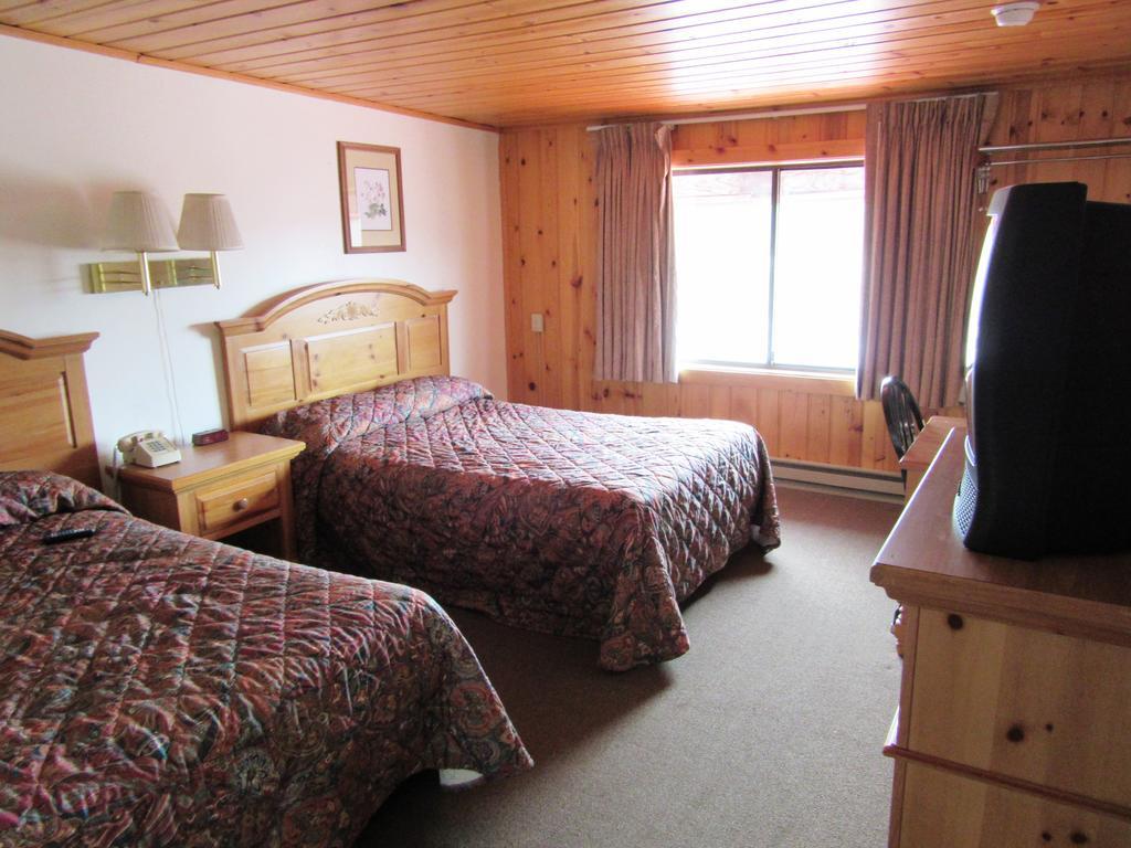 Travelers Lodge Уест Йелоустоун Стая снимка