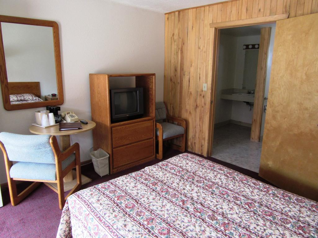 Travelers Lodge Уест Йелоустоун Екстериор снимка